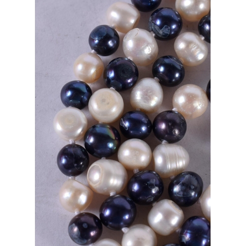 1308 - A PEARL NECKLACE. 84 grams. 123 cm long.