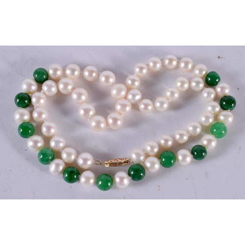 1320 - A STRING OF 14CT GOLD JADE AND PEARLS. 28 grams. 44 cm long.