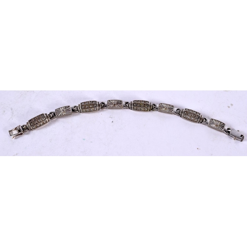 1321 - A SILVER PASTE BRACELET. 44 grams. 23 cm long.