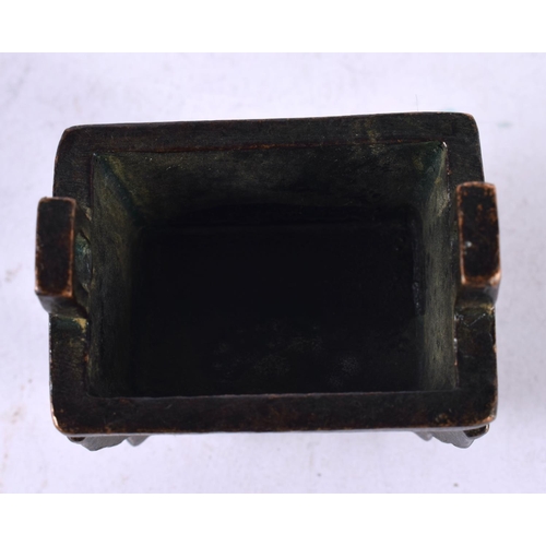 1337 - A SMALL JAPANESE BRONZE CENSER. 108 grams. 4.75 cm x 4.75 cm.