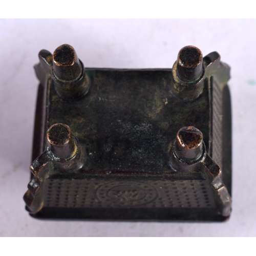 1337 - A SMALL JAPANESE BRONZE CENSER. 108 grams. 4.75 cm x 4.75 cm.