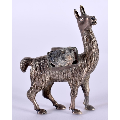 1351 - A CONTINENTAL SILVER LAMA. 95.8 grams. 7cm x 5.5 cm.