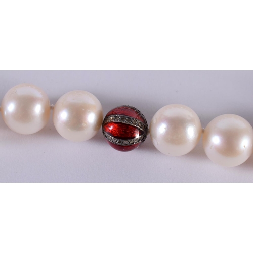 1355 - AN 18CT GOLD DIAMOND AND PEARL NECKLACE. 73 grams. 47 cm long.