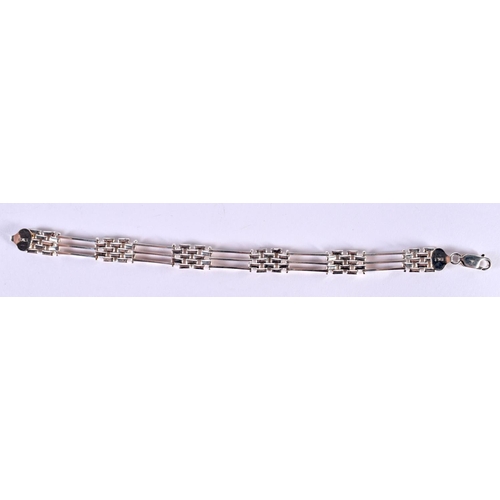 1358 - A SILVER BRACELET. 13.7 grams. 19 cm long.