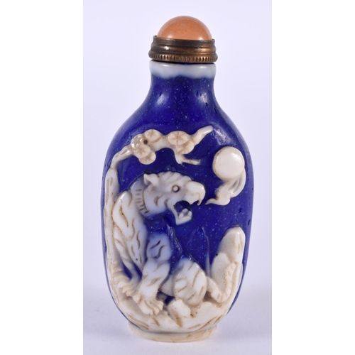 1367 - A CHINESE PEKING GLASS SNUFF BOTTLE AND STOPPER. 63 grams. 8 cm x 3.75 cm.