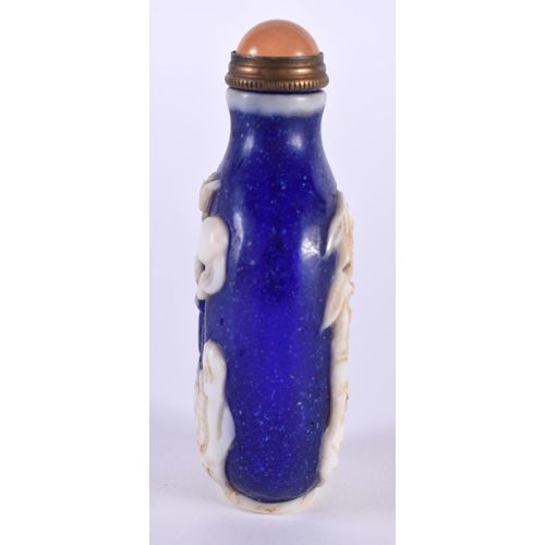 1367 - A CHINESE PEKING GLASS SNUFF BOTTLE AND STOPPER. 63 grams. 8 cm x 3.75 cm.