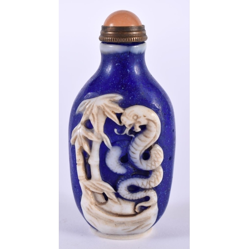 1367 - A CHINESE PEKING GLASS SNUFF BOTTLE AND STOPPER. 63 grams. 8 cm x 3.75 cm.