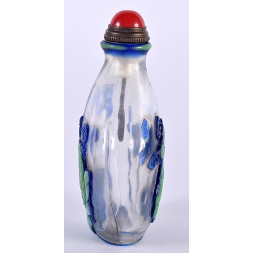 1368 - A CHINESE PEKING GLASS SNUFF BOTTLE AND STOPPER. 63 grams. 8 cm x 3.75 cm.