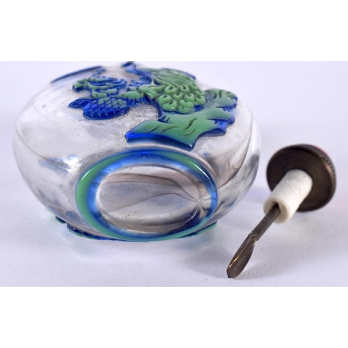 1368 - A CHINESE PEKING GLASS SNUFF BOTTLE AND STOPPER. 63 grams. 8 cm x 3.75 cm.