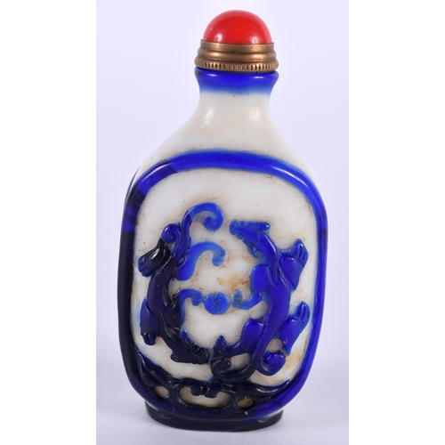 1372 - A CHINESE PEKING GLASS SNUFF BOTTLE AND STOPPER. 63 grams. 8 cm x 4 cm.