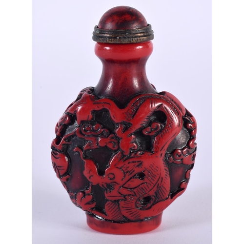 1373 - A CHINESE RED LACQUER SNUFF BOTTLE AND STOPPER. 8 cm x 5.25 cm.