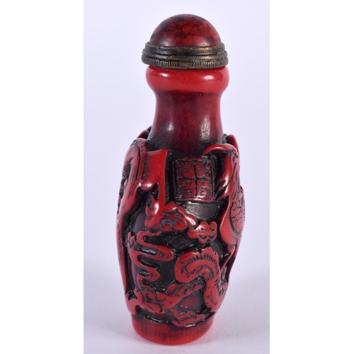 1373 - A CHINESE RED LACQUER SNUFF BOTTLE AND STOPPER. 8 cm x 5.25 cm.