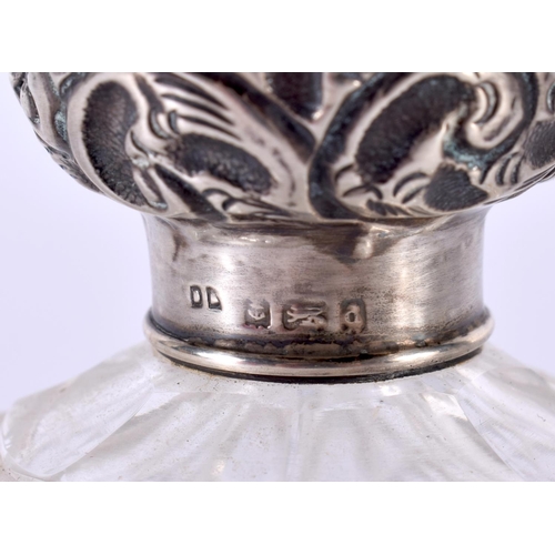 1383 - A SILVER TOPPED SCENT BOTTLE.  Hallmarked Birmingham 1903, 8.9cm x 6.3cm