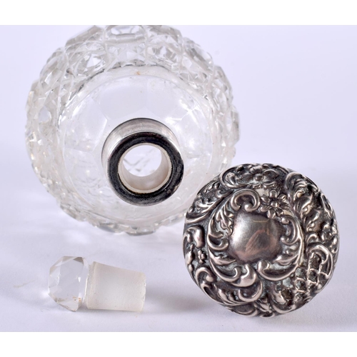 1383 - A SILVER TOPPED SCENT BOTTLE.  Hallmarked Birmingham 1903, 8.9cm x 6.3cm