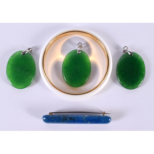 1387 - VINTAGE GOLD & WHITE BANGLE BY MONET TOGETHER WITH 3 GREEN JADE PENDANTS WITH 18K MOUNTS AND A LAPIS... 