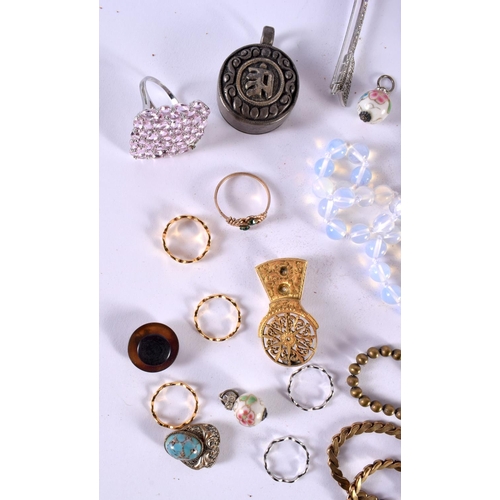 1404 - A MIXED JEWELLERY LOT (qty)