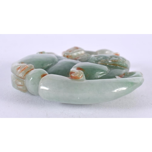 1409 - A JADE CARVING OF BEASTS.  5.7cm diameter, weight 55g