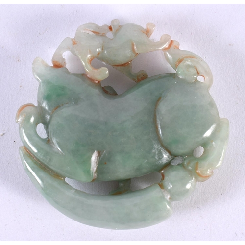 1409 - A JADE CARVING OF BEASTS.  5.7cm diameter, weight 55g