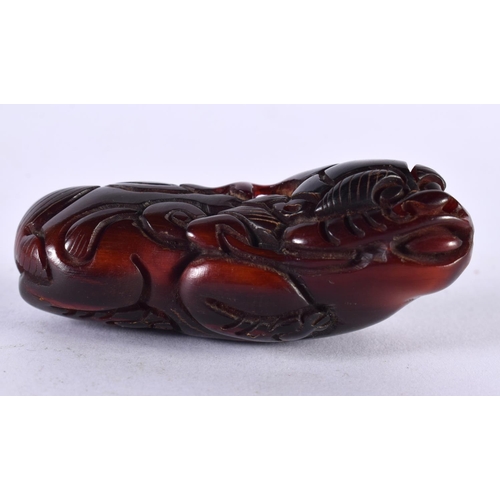 1413 - A CARVED FOOD DOG.  5.5cm x 2.2 cm x 2 cm, weight 17.7g