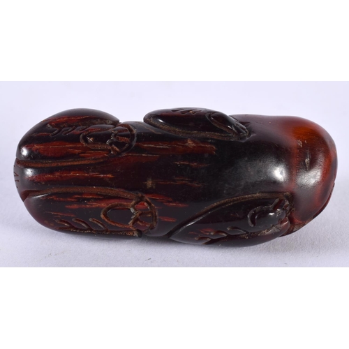 1413 - A CARVED FOOD DOG.  5.5cm x 2.2 cm x 2 cm, weight 17.7g