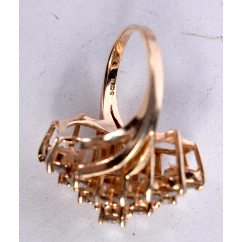 1423 - A 14CT GOLD AND CINNAMON DIAMOND CLUSTER RING.  Size M, Stamped 14K, weight 9g