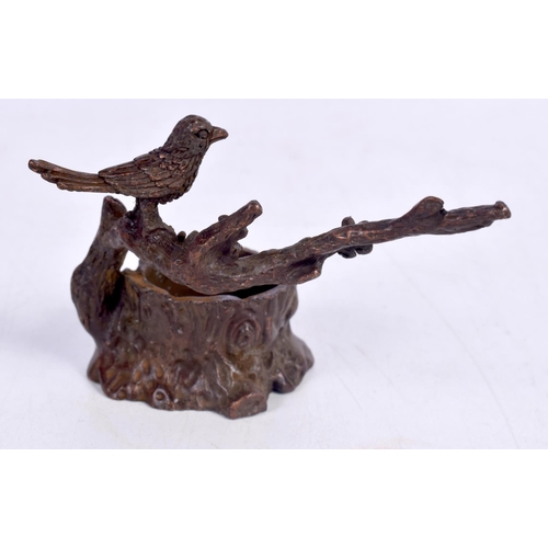 1425 - A BRONZE MODEL OF A BIRD ON A BRANCH.  9.8 cm x 6.3cm x 5.6 cm, weight 135g