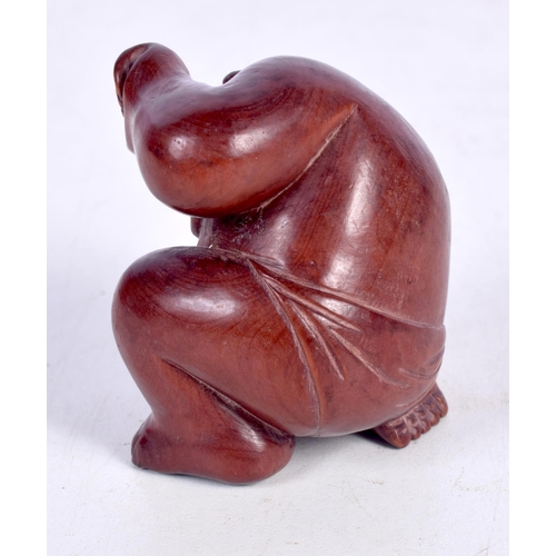 1444 - A JAPANESE CARVED HARDWOOD FIGURE OF A CROUCHING MALE.  5.3cm x 4.5cm x 5.1cm, weight 37.3g