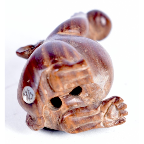 1449 - A JAPANESE CARVED HARDWOOD FIGURE OF A RAT DRINKING FROM A GOURD.  5cm x 2.8 cm x 2.5cm, weight 18.2... 