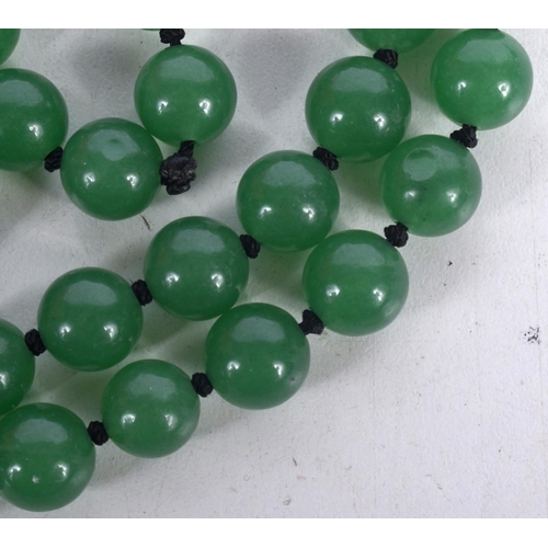 1517 - A GREEN JADE BEAD NECKLACE.  70cm long, bead size 9.6mm, weight 84g