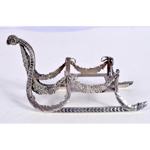 1529 - A CONTINENTAL SILVER TROIKA / SLEIGH TABLE SALT BASE, MISSING LINER.  Stamped GA( with indistinct Ha... 