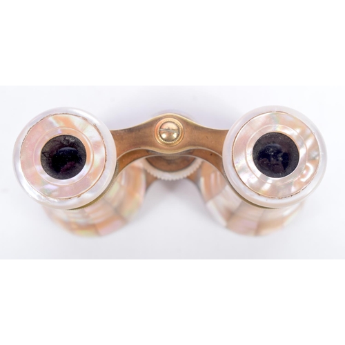 1533 - A PAIR OF VICTORIAN OPERA GLASSES WITH MOTHER OF PEARL BARRELS.  10.4cm x 6.7cm (closed), 10.4cm x 8... 