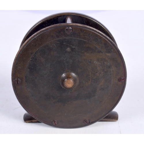 1577 - A HARDY BROTHERS FISHING REEL. 7.75 cm x 3.75 cm.