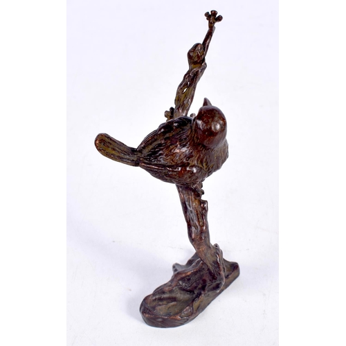 1581 - A JAPANESE BRONZE BIRD OKIMONO. 142 grams. 9.5 cm x 8 cm.