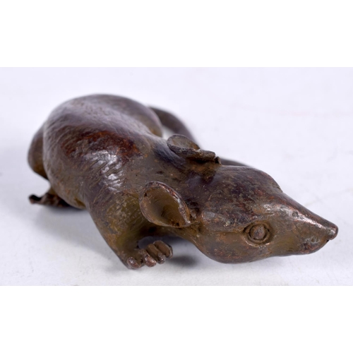 1583 - A JAPANESE BRONZE RAT OKIMONO. 168 grams. 8.5 cm x 4.75 cm.