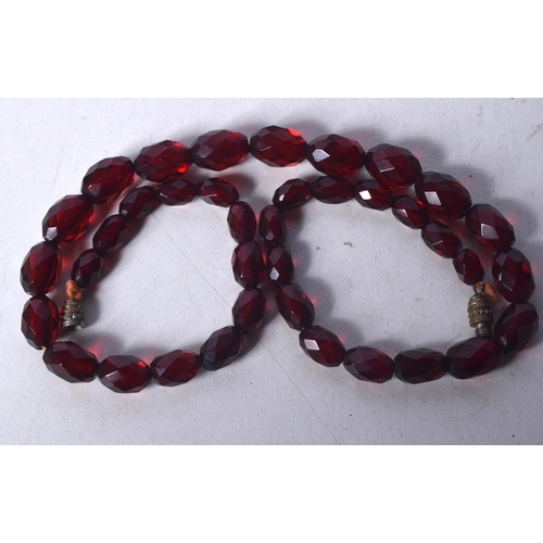 1584 - A CHERRY AMBER TYPE FACETED NECKLACE. 21 grams. 42 cm long.