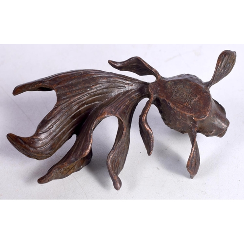 1594 - A JAPANESE BRONZE GOLDFISH OKIMONO. 108 grams. 3 cm x 8 cm.