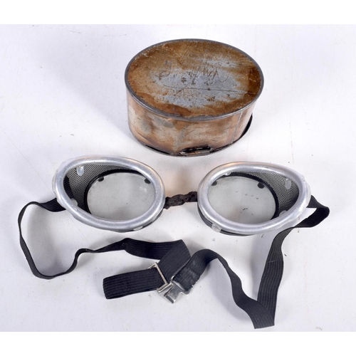 1596 - A CASED PAIR OF GOGGLES. 66 grams. 5.25 cm x 6.75 cm.