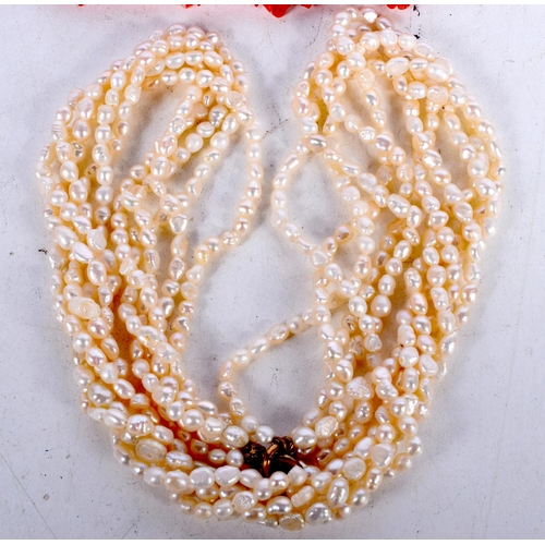 1605 - TWO NECKLACES. 59 grams. 59 cm long. (2)