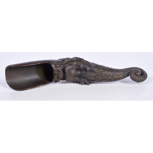 1613 - A JAPANESE BRONZE DRAGON SCOOP. 146 grams. 12.5 cm long.