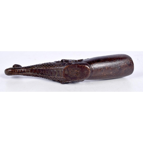 1613 - A JAPANESE BRONZE DRAGON SCOOP. 146 grams. 12.5 cm long.