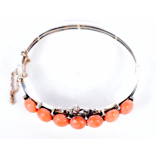 1633 - AN EDWARDIAN CORAL BRACELET. 14.3 grams. 5.75 cm x 5 cm.