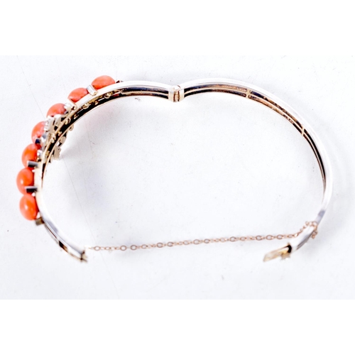 1633 - AN EDWARDIAN CORAL BRACELET. 14.3 grams. 5.75 cm x 5 cm.