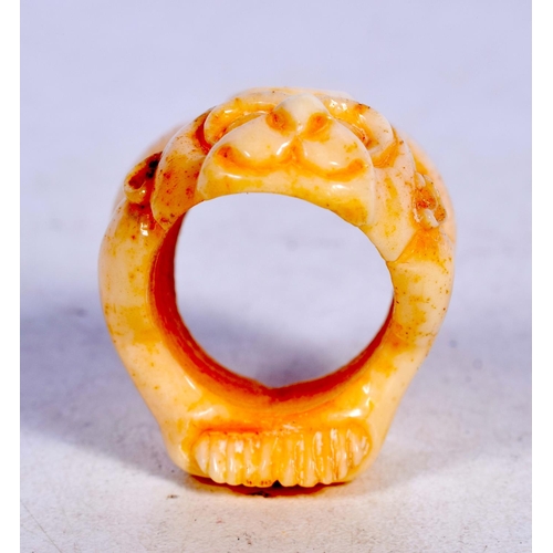 1646 - A JAPANESE BONE DOG RING. 15 grams. N.