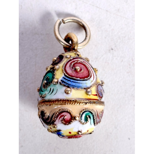 1655 - A RUSSIAN SILVER AND ENAMEL EGG PENDANT. 4.9 grams. 2 cm x 1.25 cm.