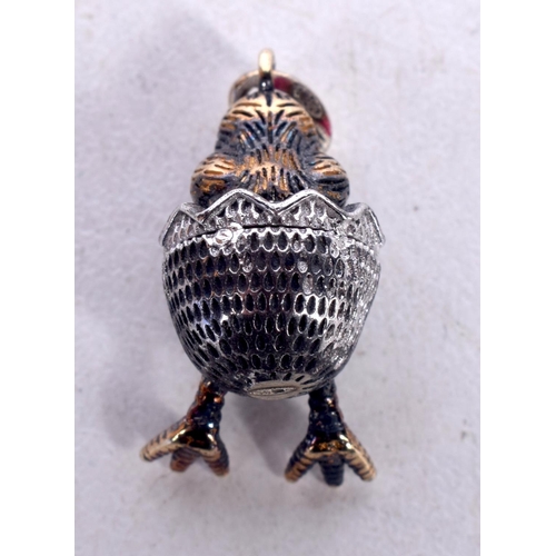 1664 - A RUSSIAN SILVER ENAMEL CHICK PENDANT. 7.3 grams. 2 cm x 1.5 cm.