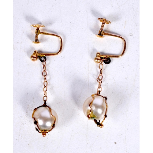 1679 - A PAIR OF EDWARDIAN 9CT GOLD AND PEARL EARRINGS. 1.2 grams. 3.5 cm x 1.25 cm.