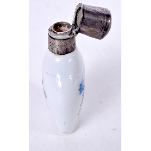 1710 - A SILVER MOUNTED SCENT BOTTLE. 22 grams. 7.5 cm x 3.75 cm.