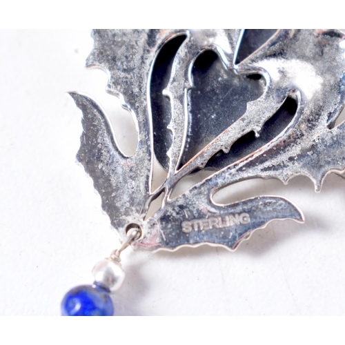 1721 - A SILVER AND LAPIS LAZULI NECKLACE. 14 grams. 46 cm long, pendant 5 cm x 4 cm.