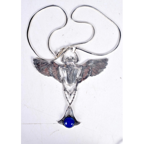 1742 - A SILVER AND LAPIS NECKLACE. 43 grams. Chain 47 cm long, pendant 9.75 cm x 8.75 cm.