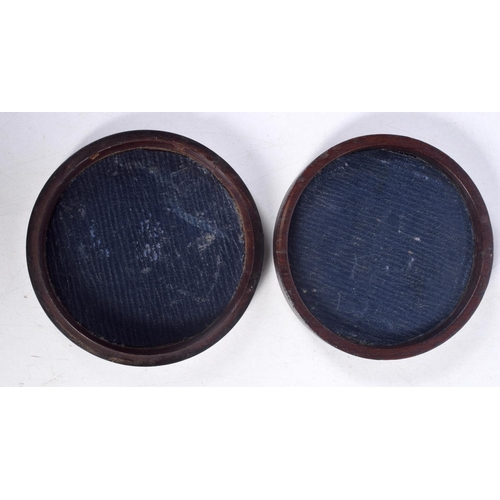 1754 - AN ANTIQUE TREEN SNUFF BOX. 8 cm diameter.